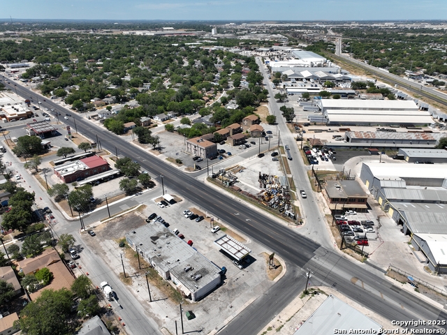 Listing photo id 10 for 3016 Zarzamora