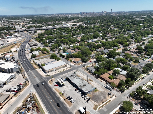 Listing photo id 11 for 3016 Zarzamora