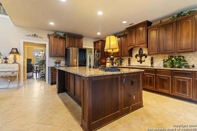 Listing photo id 11 for 8905 Soaring Oak