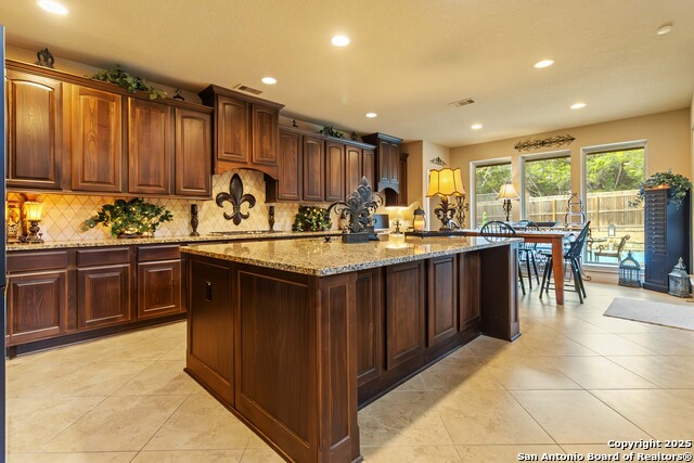 Listing photo id 12 for 8905 Soaring Oak