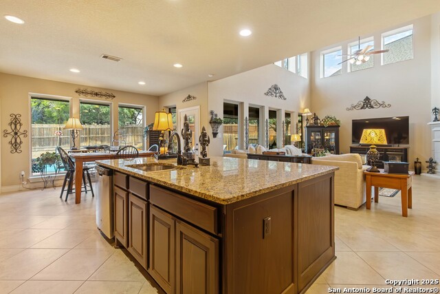 Listing photo id 13 for 8905 Soaring Oak