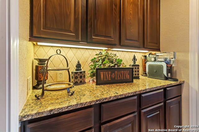 Listing photo id 21 for 8905 Soaring Oak