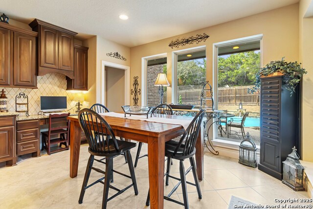 Listing photo id 22 for 8905 Soaring Oak