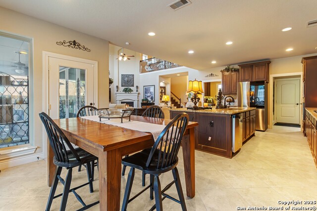 Listing photo id 24 for 8905 Soaring Oak