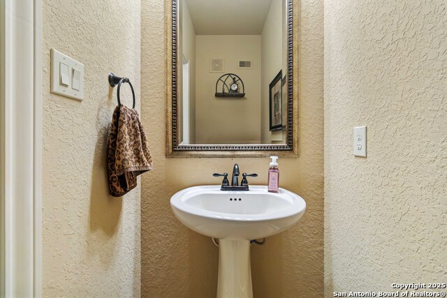 Listing photo id 25 for 8905 Soaring Oak