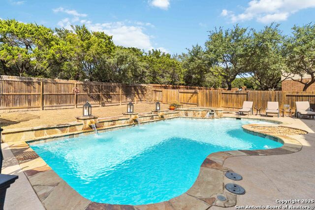 Listing photo id 50 for 8905 Soaring Oak