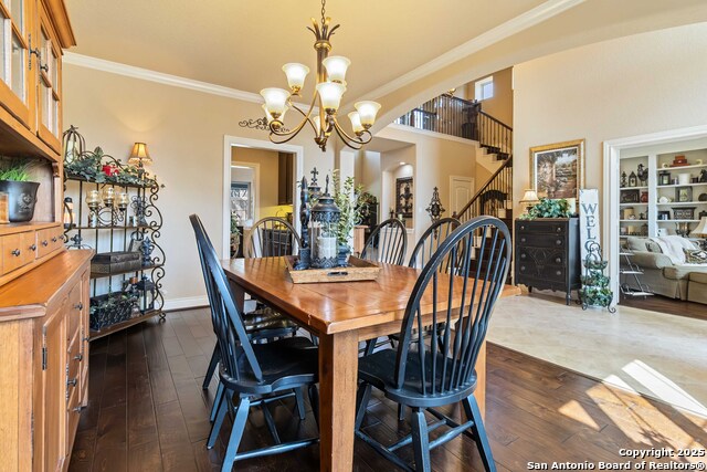 Listing photo id 4 for 8905 Soaring Oak