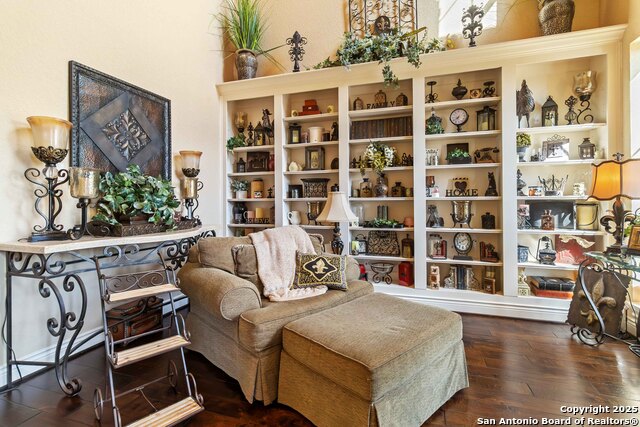 Listing photo id 5 for 8905 Soaring Oak