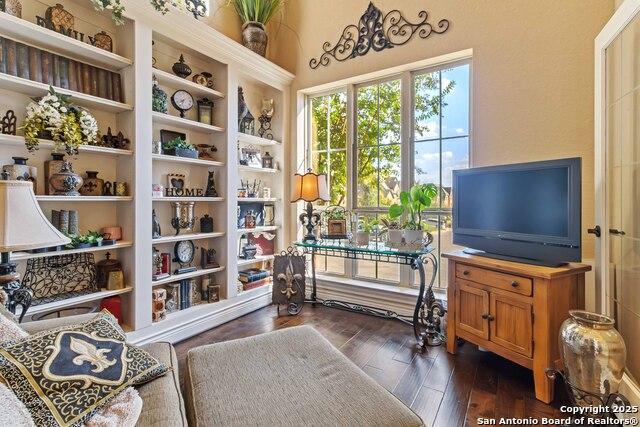 Listing photo id 6 for 8905 Soaring Oak