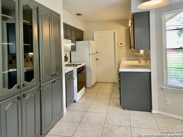 Image 11 of 30 For 5711 Gillis  