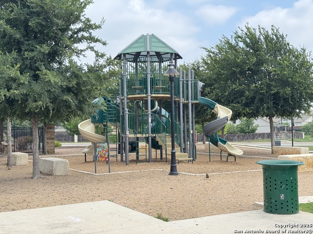 Image 21 of 25 For 232 Cuban Emerald