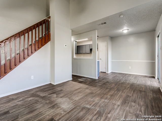 Image 4 of 12 For 7527 Oak Chase