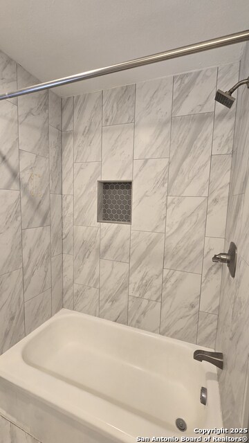 Image 12 of 19 For 606 Shadywood