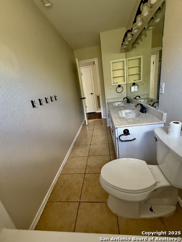 Image 14 of 20 For 821 Dimrock