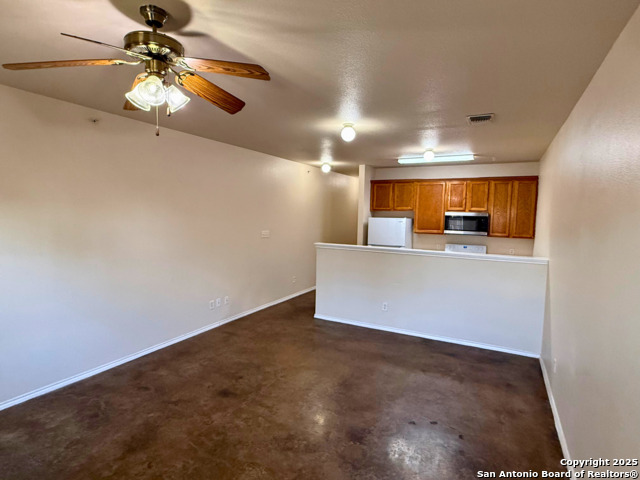 Listing photo id 2 for 10822 Mathom Landing  3