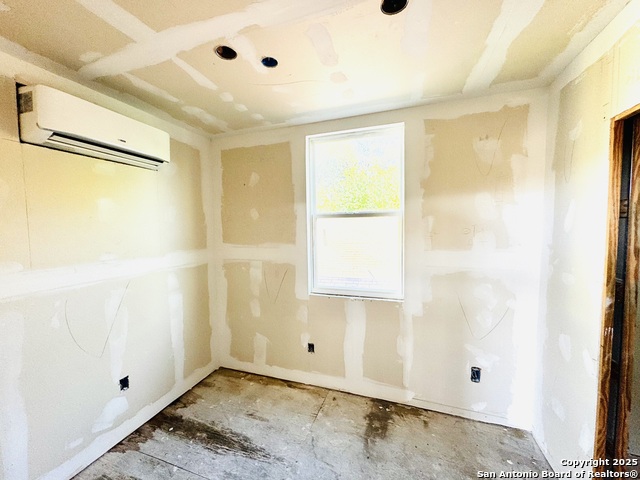 Image 18 of 37 For 1806 San Fernando