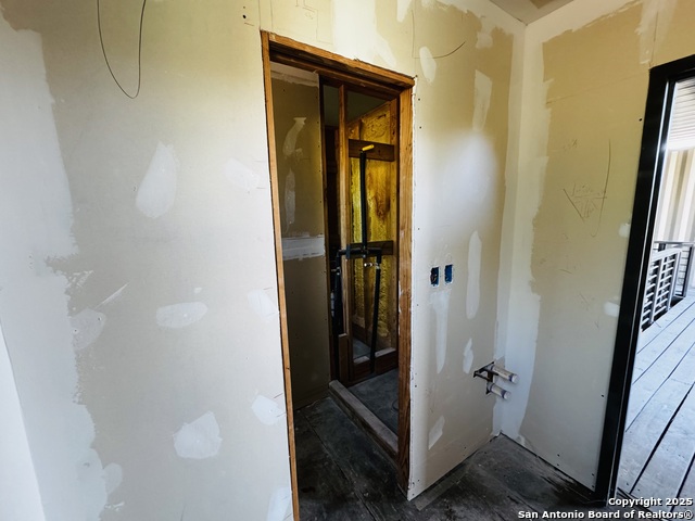 Image 20 of 37 For 1806 San Fernando