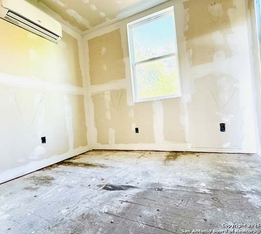 Image 33 of 37 For 1806 San Fernando