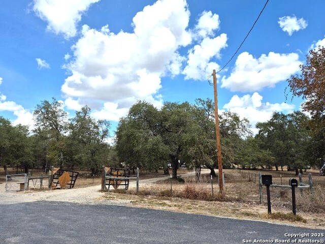 Image 2 of 21 For 517 Grapeland Dr