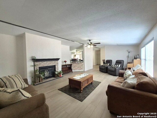 Image 4 of 21 For 517 Grapeland Dr