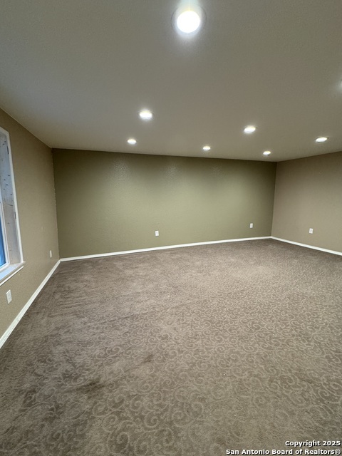 Listing photo id 8 for 1108 Coll W