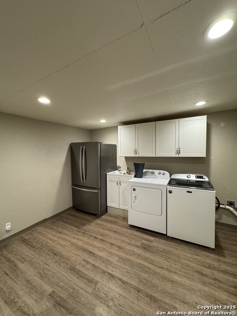 Listing photo id 11 for 1108 Coll W