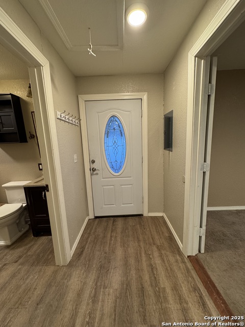 Listing photo id 5 for 1108 Coll W