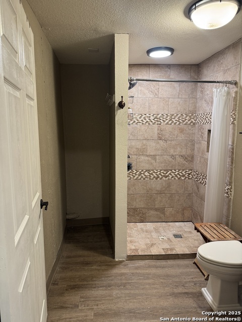 Listing photo id 6 for 1108 Coll W