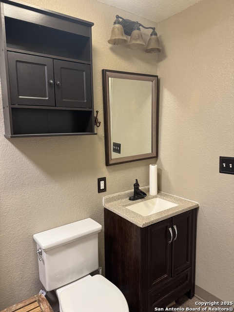 Listing photo id 7 for 1108 Coll W