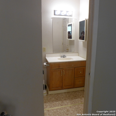 Image 10 of 11 For 50140 A-e Interstate 10 C