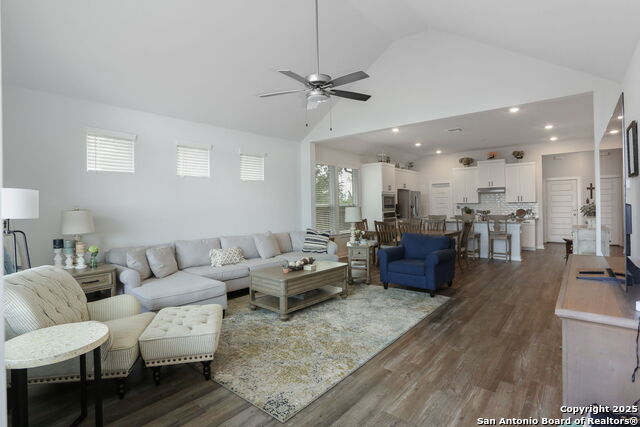 Listing photo id 9 for 904 Brook