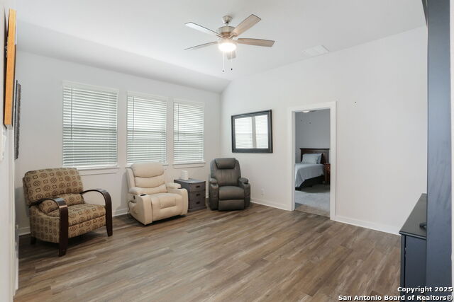 Listing photo id 10 for 904 Brook