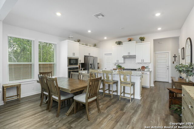 Listing photo id 0 for 904 Brook