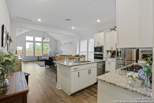 Listing photo id 3 for 904 Brook