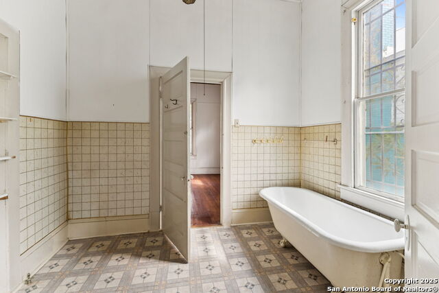 Image 20 of 42 For 302 Florida Street