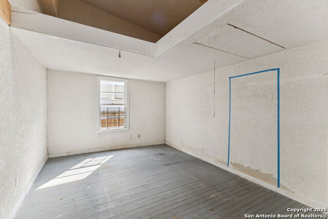 Image 26 of 42 For 302 Florida Street