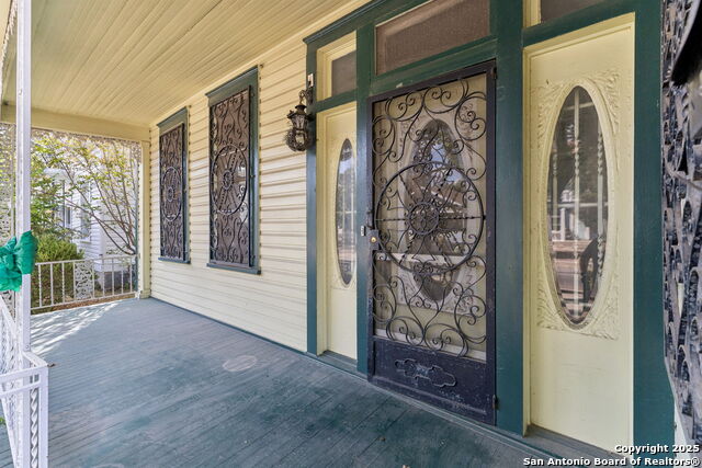 Image 3 of 42 For 302 Florida Street