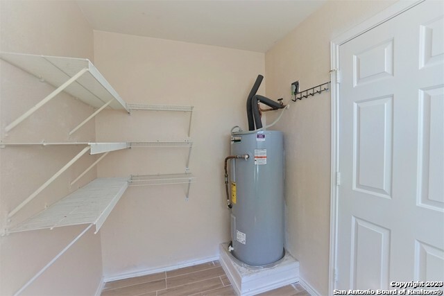 Listing photo id 13 for 6206 Cypress Circle