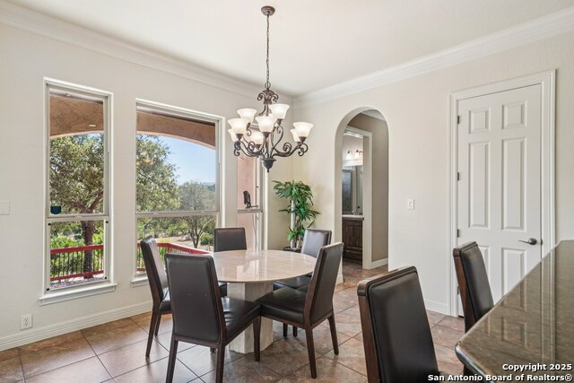 Listing photo id 10 for 718 Ruidosa Downs