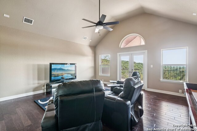 Listing photo id 29 for 718 Ruidosa Downs
