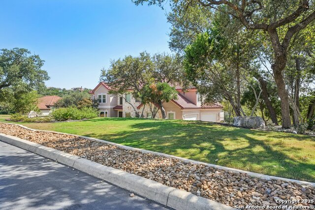 Listing photo id 42 for 718 Ruidosa Downs