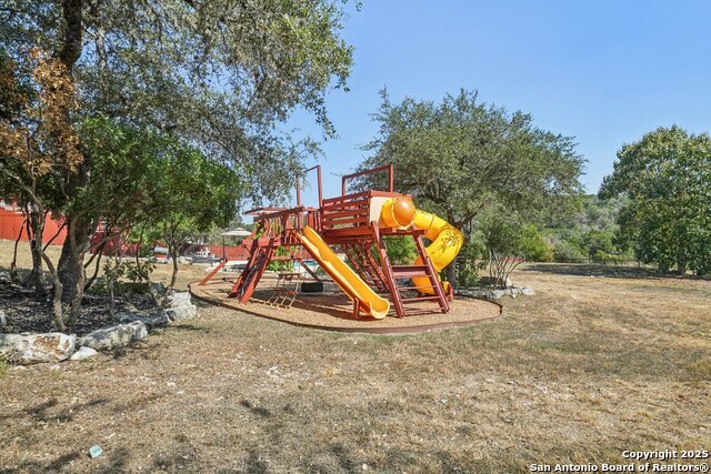 Listing photo id 3 for 718 Ruidosa Downs