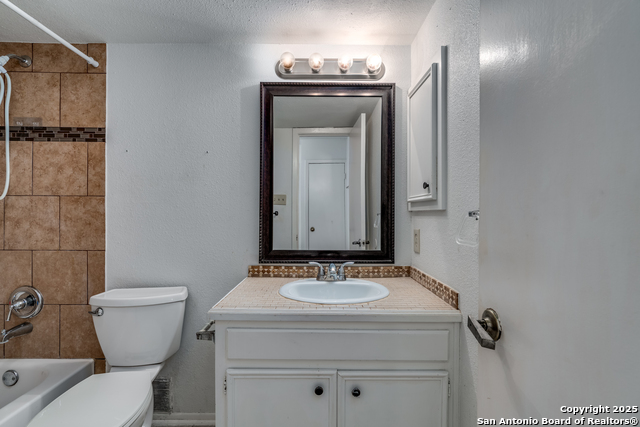 Image 18 of 46 For 14214 & 14216 Indian Woods