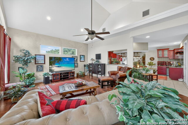 Image 11 of 33 For 29019 Tivoli