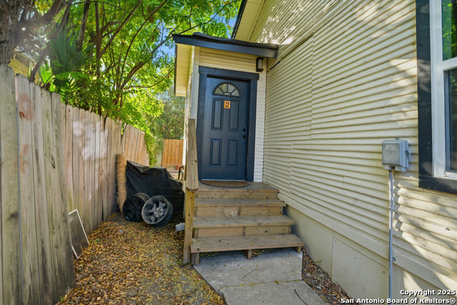 Listing photo id 12 for 2215 Elmendorf Street N