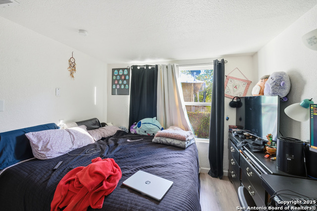 Listing photo id 18 for 2215 Elmendorf Street N