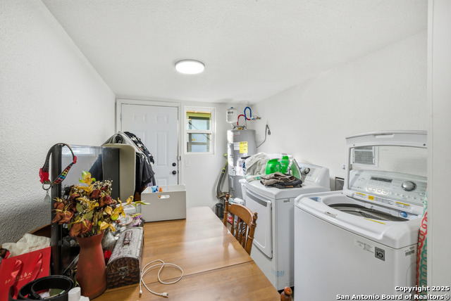 Listing photo id 19 for 2215 Elmendorf Street N