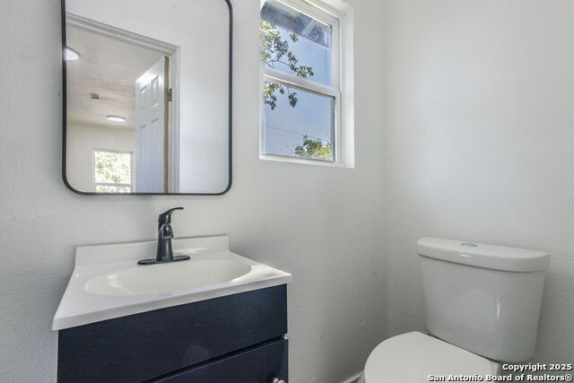 Listing photo id 38 for 2215 Elmendorf Street N