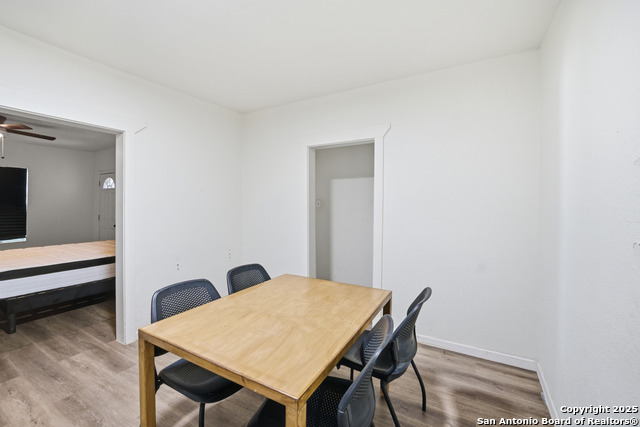 Listing photo id 7 for 2215 Elmendorf Street N