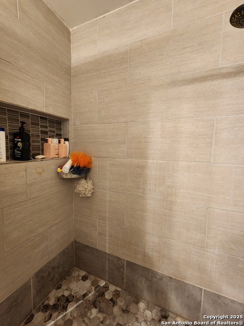 Image 11 of 18 For 6162 Hazel Valley